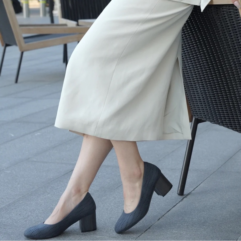 Benassal Chic Navy Blue Block Heel Pumps